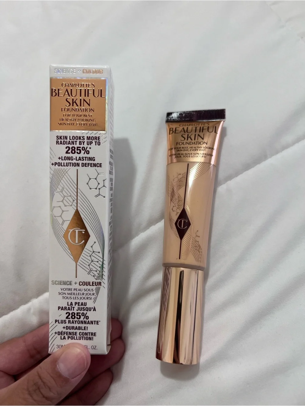 CHARLOTTE TILBURY Beautiful Skin Medium Coverage Liquid Foundation with Hyaluron